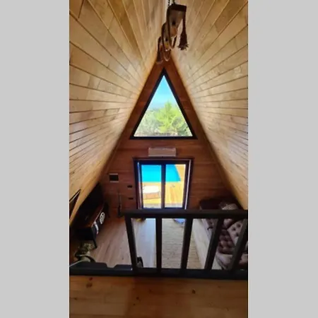 Ferienhaus Ugni Blanc Uzum Baglari Ve Zeytinlikler Icinde Mini Bir Cennet Ve Tiny House Konseptli Havuzlu Ucgen Ev - крошечный дом - скрытый рай *