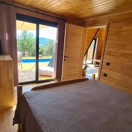 Ugni Blanc Uzum Baglari Ve Zeytinlikler Icinde Mini Bir Cennet Ve Tiny House Konseptli Havuzlu Ucgen Ev - крошечный дом - скрытый рай Ferienhaus Fethiye