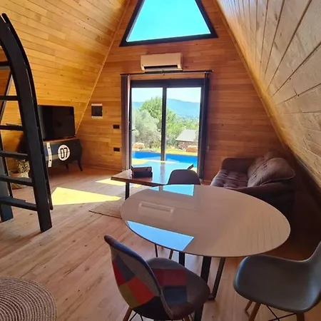 Ugni Blanc Uzum Baglari Ve Zeytinlikler Icinde Mini Bir Cennet Ve Tiny House Konseptli Havuzlu Ucgen Ev - крошечный дом - скрытый рай Ferienhaus *